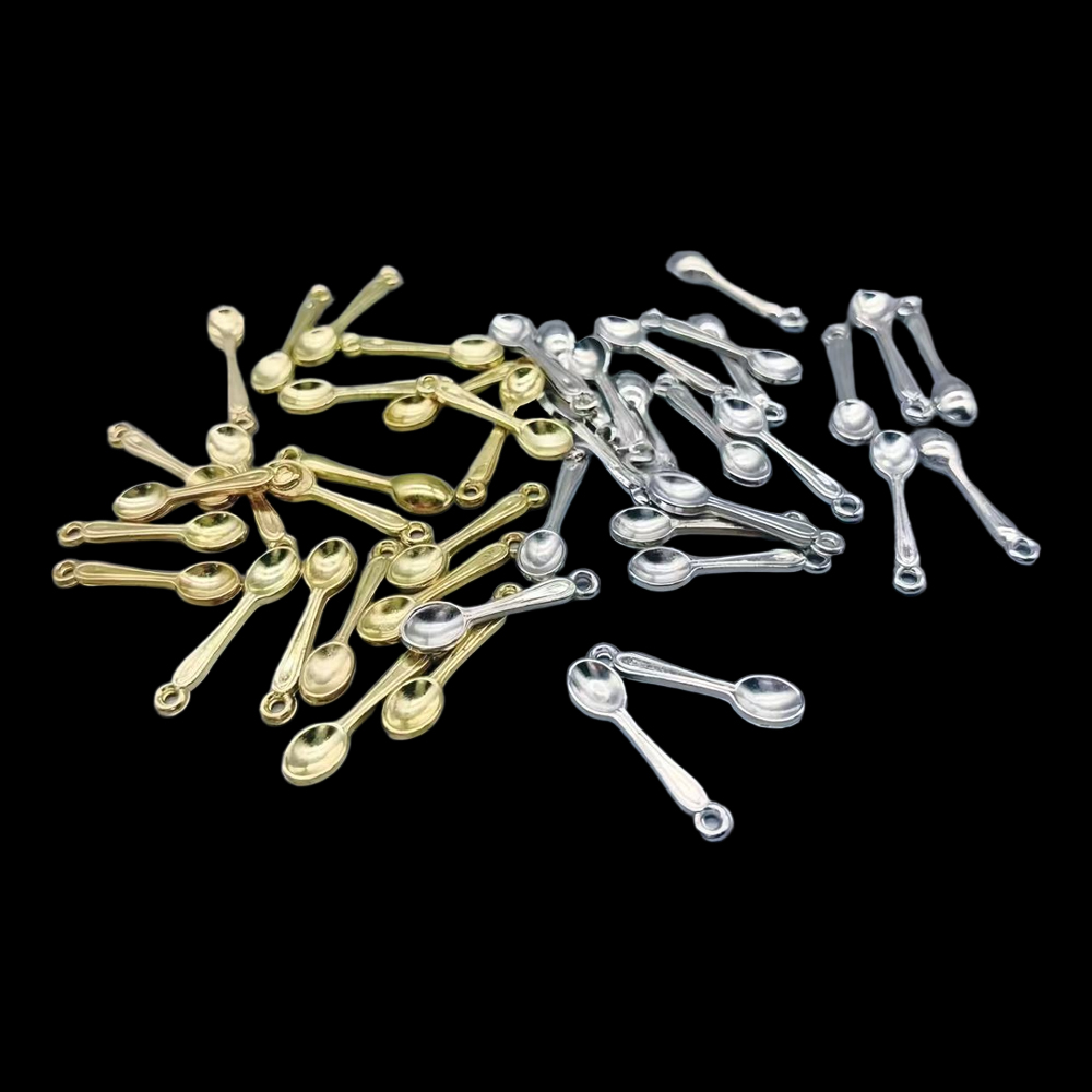 Gold Cutlery Flatware - 100 個小さなスプーンチャームゴールドメッキ CCB チャームペンダント DIY イヤリングネックレスブレスレットアクセサリージュエリー作成所見