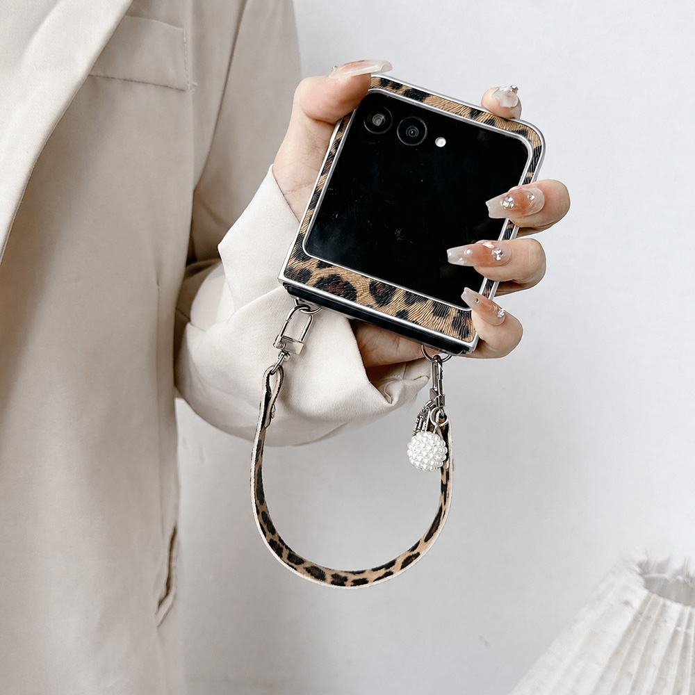 ヒョウ柄折りたたみフリップ電話ケース Motorola Ra - Luxury Lifestyle Men のレビューと価格