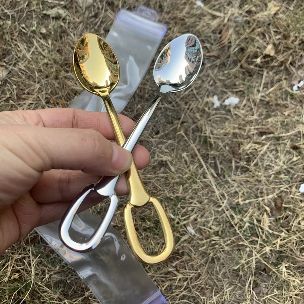 穴がぶら下がっているステンレス製のカトラリー、ゴールドウェス - Gold Cutlery Flatware のレビューと価格