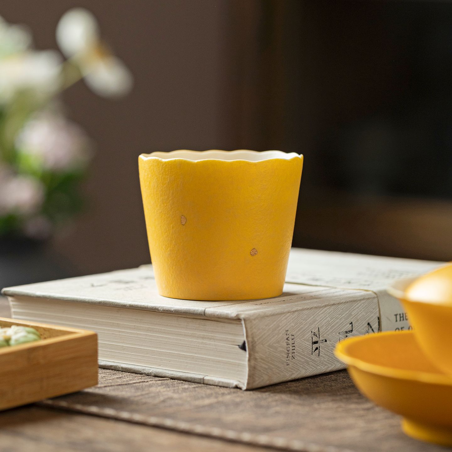 手作りのレモンイエローゴールド斑点セラミックフレアカップコー - Handmade Ceramic Mug のレビューと価格