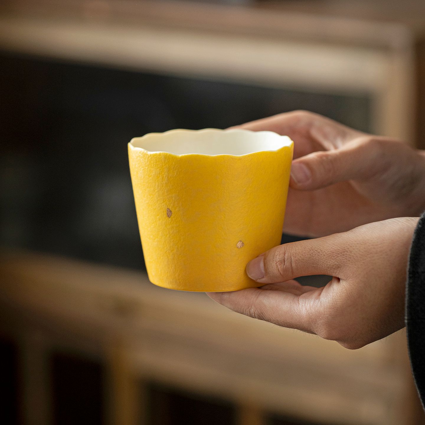 手作りのレモンイエローゴールド斑点セラミックフレアカップコー - Handmade Ceramic Mug のレビューと価格