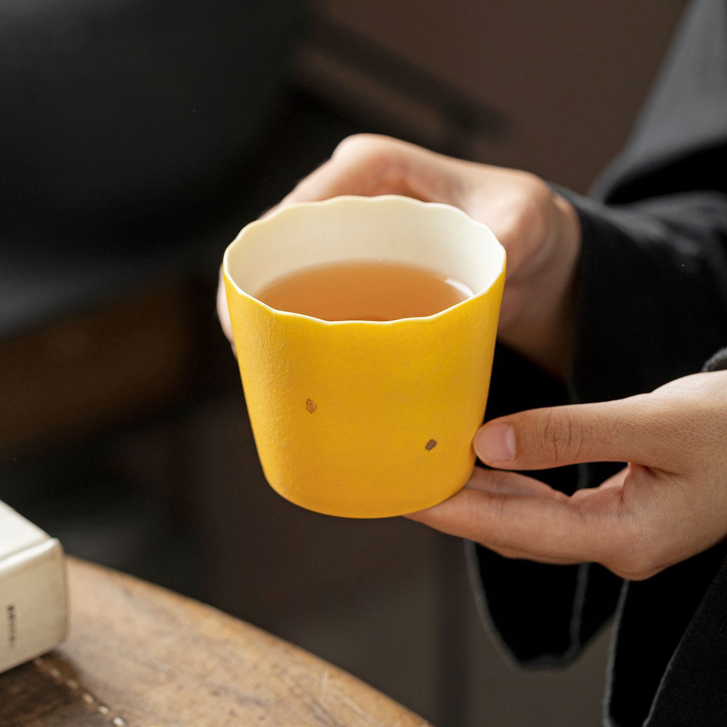 手作りのレモンイエローゴールド斑点セラミックフレアカップコー - Handmade Ceramic Mug のレビューと価格