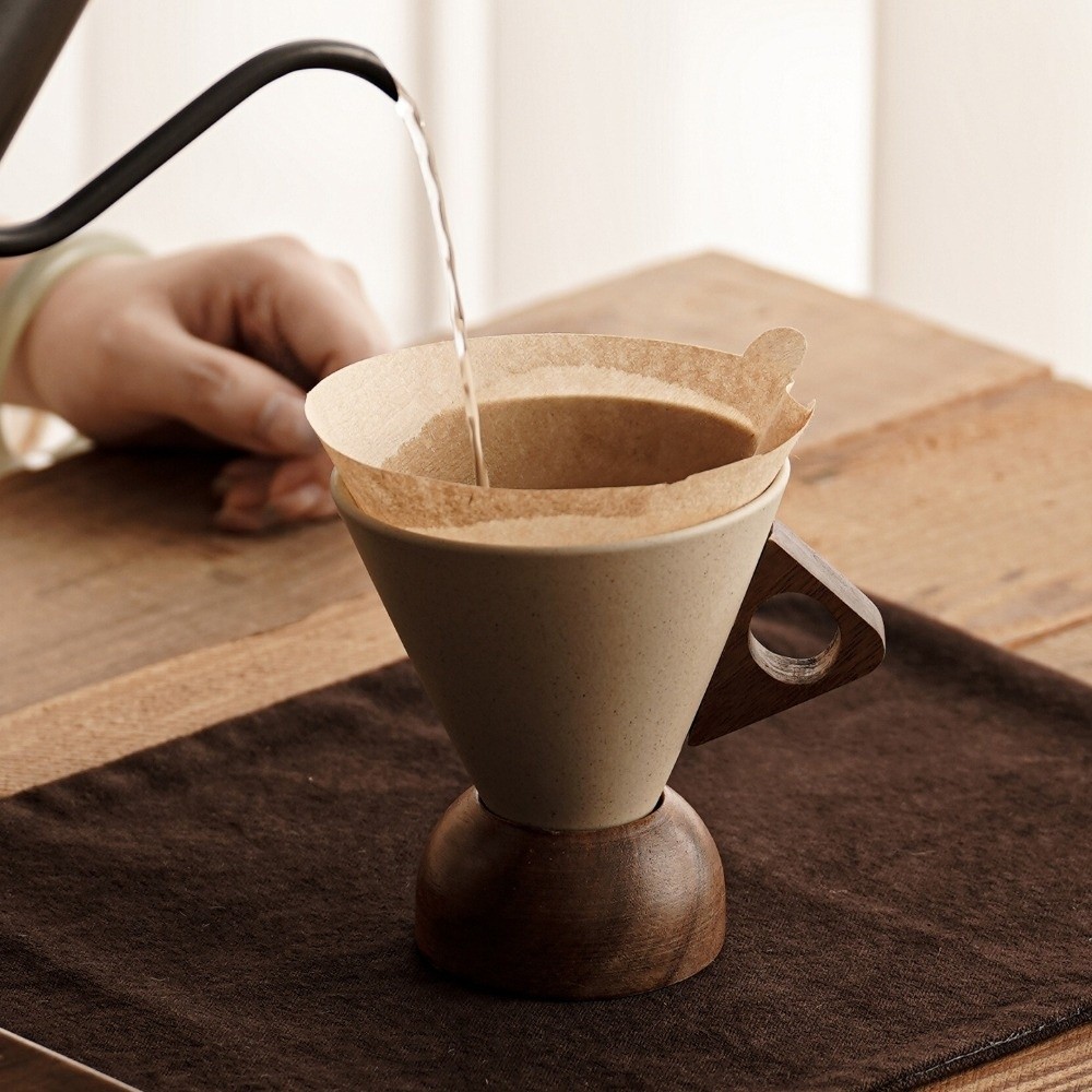 粗陶三角コーンカップ レトロスタイル木製ベース ヴィンテージ - Handmade Ceramic Mug のレビューと価格